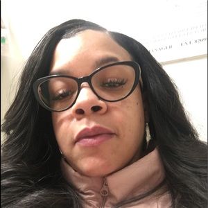 Meet your Posher, Nia